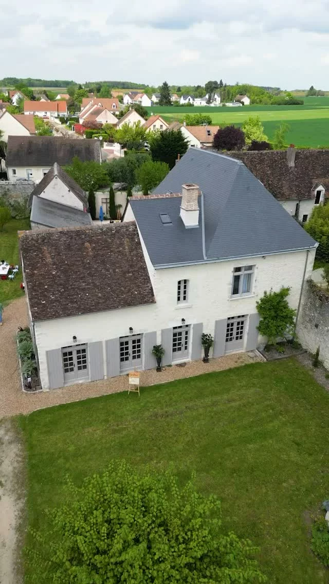✨ Secrets d’Intérieur continue demain !

L’événement immersif qui célèbre la décoration, l’artisanat d’art et le patrimoine à Huisseau-sur-Cosson !

Il reste encore quelques places disponibles pour vivre l’expérience, découvrir la maison scénographiée et participer aux derniers ateliers créatifs !

Attention, certains créneaux sont presque complets… premier arrivé, premier émerveillé… ✨

Au programme :
- Démonstrations d’artisans
- Ateliers créatifs
- Rencontre avec plus de 30 artisans inspirants
- Immersion dans un lieu chargé d’histoire et de poésie

🎟️ Pour réserver ta visite et ton atelier : www.atelierlachaume.com/secretsdinterieur

Viens plonger avec nous dans l’univers sensible et lumineux de Secrets d’Intérieur. On a hâte de t’accueillir !

@nch_production_ 
@studi0mrc 

#secretsdinterieur #evenementartisanat #artisantdart #decoauthentique #huisseausurcosson #loiretcher #sortieweekend #atelierscreatifs #decointerieur #artisanevenement
